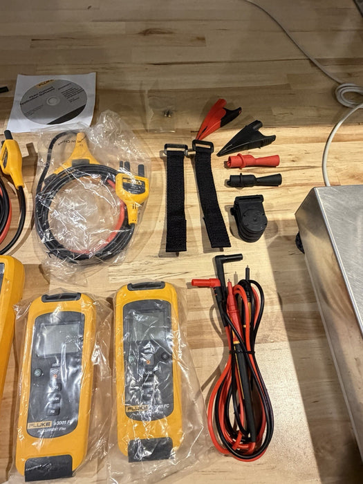 FLUKE 3000 FC IND WIRELESS MULTIMETER KIT W/ ACCESSORIES (FREE SHIPPING)
