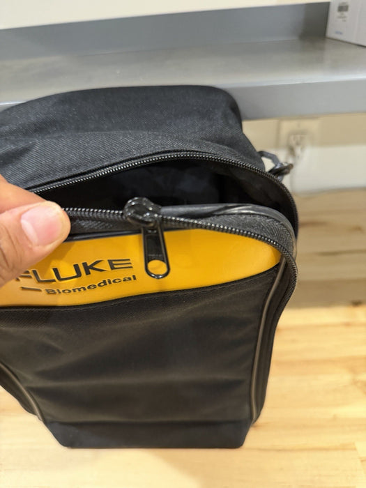 FLUKE PROSIM 4 VITAL SIGNS & ECG SIMULATOR W/ BAG & CHARGER (TESTED) SHIPS FREE