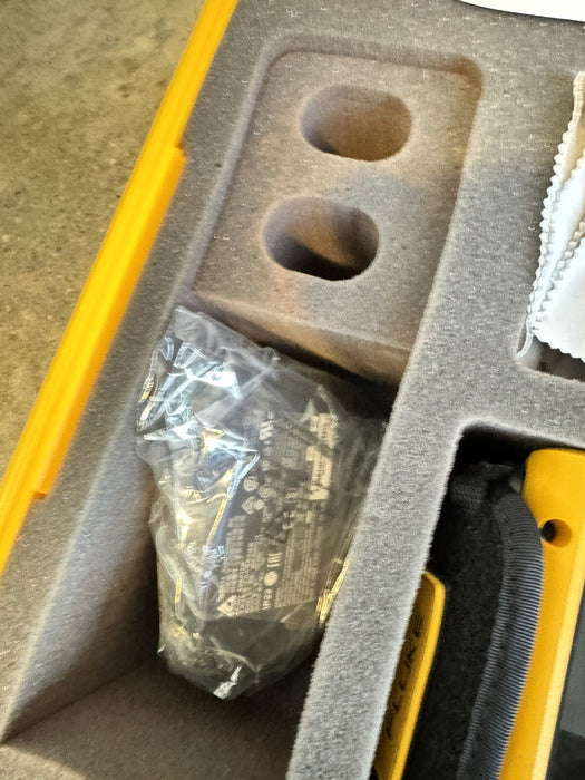 FLUKE TIX560 HANDHELD THERMAL CAMERA 320X240P 60HZ -20°C TO 1200°C