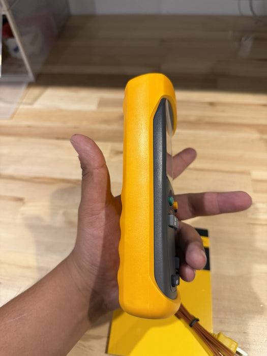 FLUKE 51 II THERMOCOUPLE THERMOMETER WITH PROBE & MANUAL