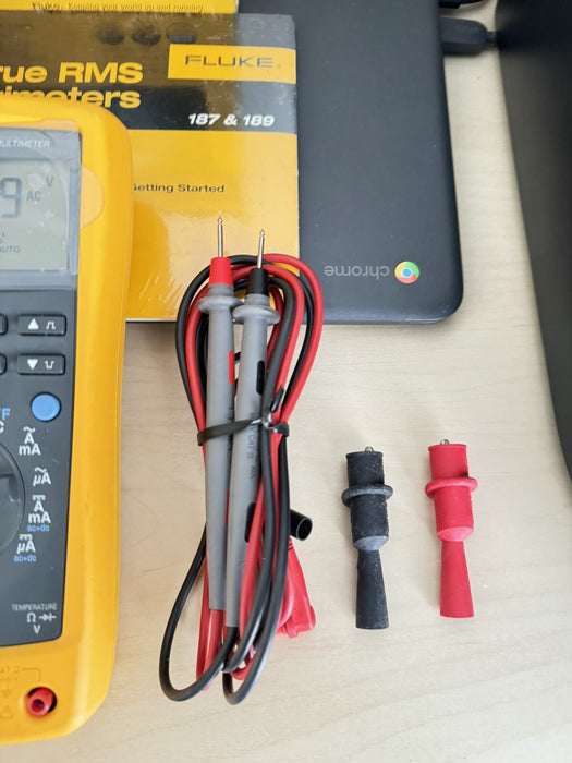 FLUKE 187 TRUE RMS MULTI METER WITH LEADS & CALIBRATION CERTIFICATE-