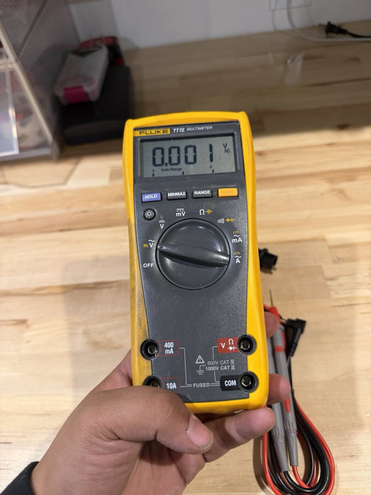 FLUKE 77-IV MULTIMETER W / LEAD SET & CLIPS - SHIPS FAST (TESTED)