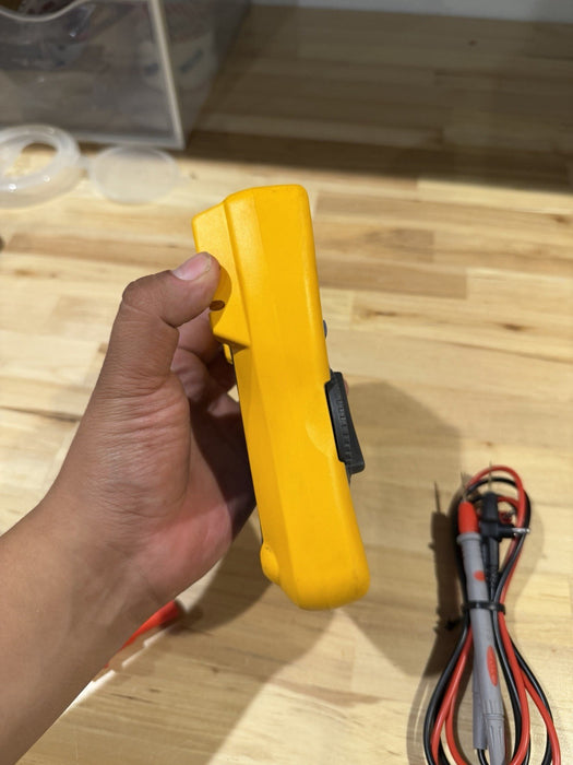 FLUKE 117 TRUE RMS MULTIMETER W/LEADS & CLIPS (TESTED) SHIPS FAST