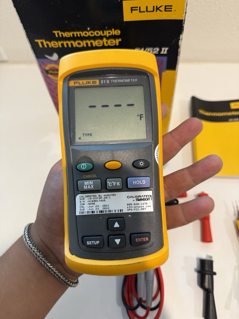 FLUKEE 51 II THERMOCOUPLE THERMOMETER WITH PROBE & LEADS TESTED