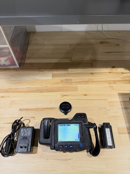 FLIR T440 THERMAL IMAGING CAMERA W/ CHARGER & BATTERY (TESTED) FREE SHIPPING