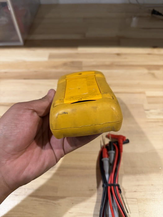 FLUKE 77 III MULTIMETER W/ LEADS (TESTED) SHIPS FAST