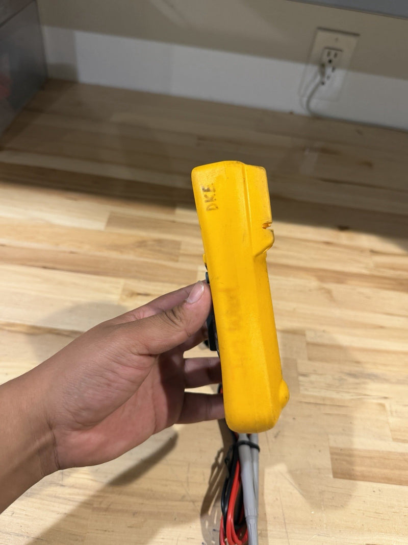 FLUKE 117 TRUE RMS MULTIMETER W/ LEADS & CLIPS - SHIPS FAST