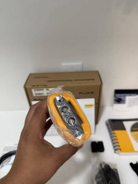 FLUKE 1524 REFERENCE THERMOMETER WITH PROBE & BAG TESTED