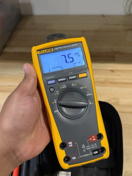 FLUKE 179/EDA2 MULTIMETER COMBO KIT W/ BAG & ACCESSORIES - TESTED