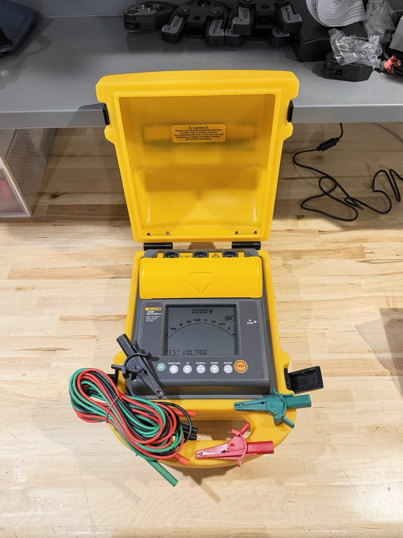FLUKE 1550B MEGOHMMETER HIGH VOLTAGE INSULATION TESTER W/ LEADS - TESTED