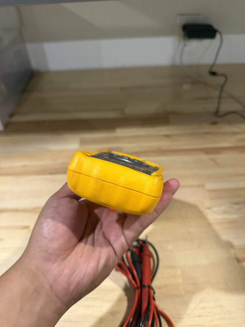 FLUKE 179 MULTIMETER WITH LEADS & CLIPS