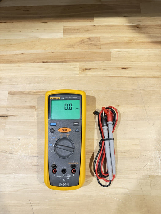 FLUKE 1503 INSULATION TESTER WITH ACCESSORIES & CLIPS