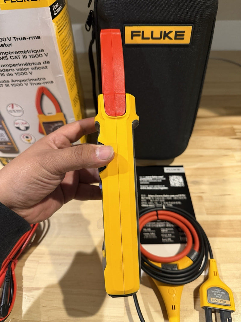 FLUKE 393 FC CAT III 1500V TRMS CLAMP METER WITH IFLEX PROBE & LEADS