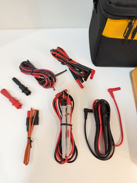 FLUKE 744 DOCUMENTING PRCESS CALIBRATOR WITH LEADS & CHARGER TESTED