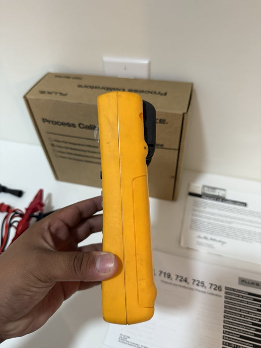 FLUKE 725 MULTIFUNCTION PROCESS CALIBRATOR WITH ACCESSORIES TESTED
