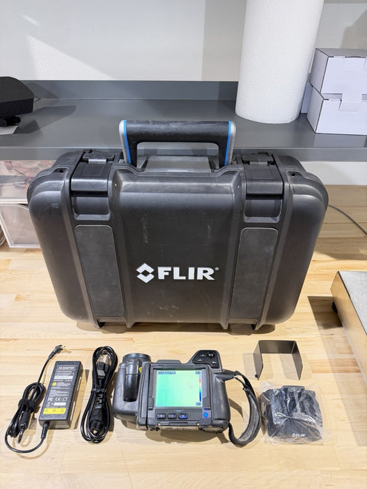 FLIR T440 THERMAL IMAGING CAMERA W/ ACCESSORIES & CASE (TESTED) FREE SHIPPING