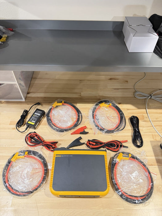 FLUKE 1748 3 PHASE POWER QUALITY LOGGER & ACCESSORIES (TESTED) - FREE SHIPPING