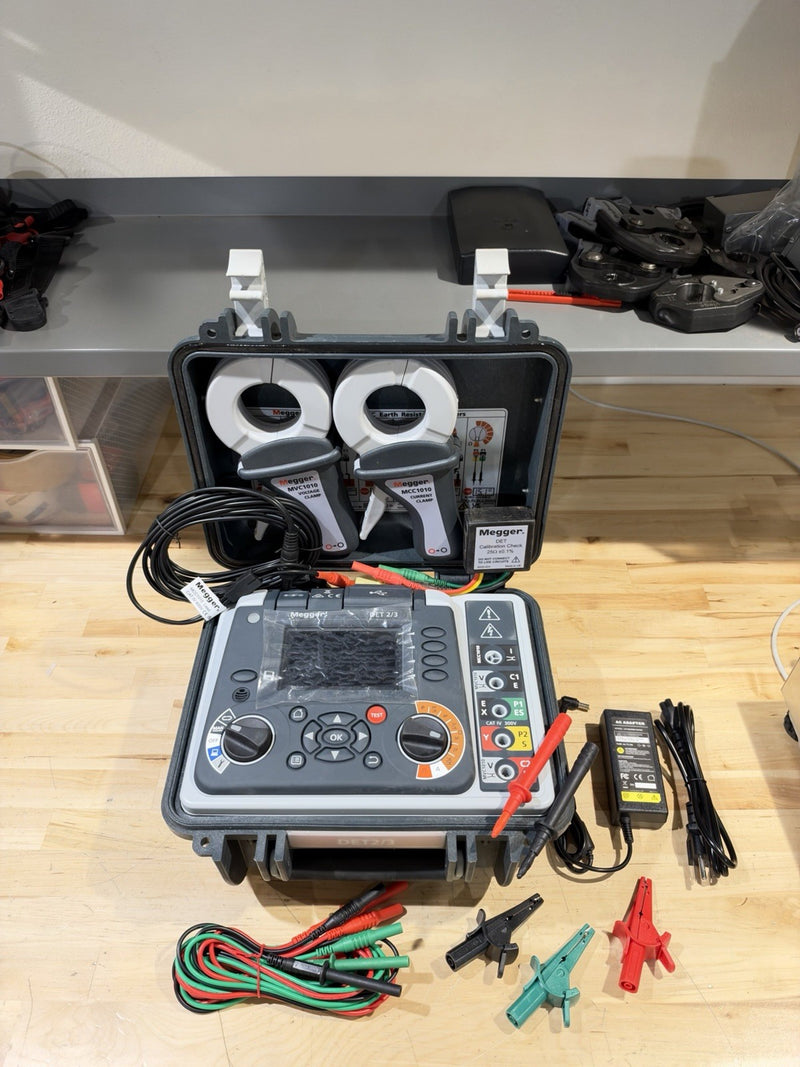 MEGGER DET2/3 GROUND TESTER W/ MCC1010 & MVC1010 CLAMP & LEDS -TESTED SHIPS FAST