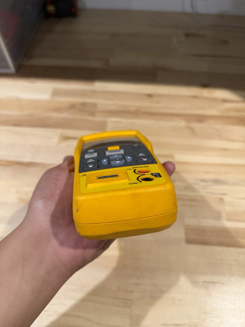 FLUKE 714B THERMOCOUPLE CALIBRATOR FOR PARTS