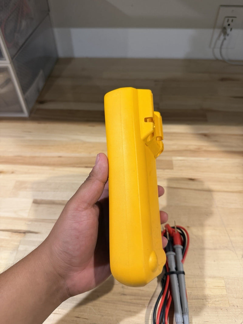 FLUKE 1503 INSULATION TESTER WITH ACCESSORIES & CLIPS