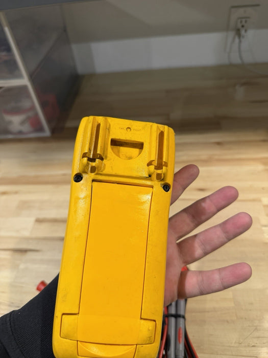 FLUKE 77-IV MULTIMETER W / LEAD SET & CLIPS - SHIPS FAST (TESTED)