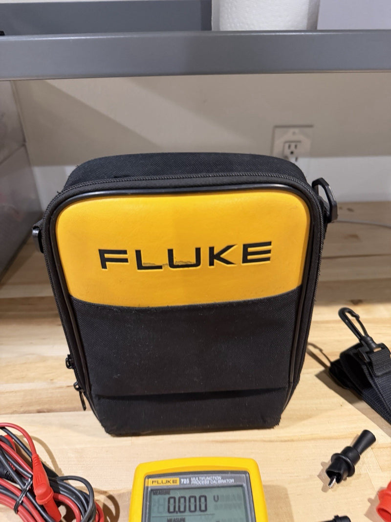 FLUKE 725 MULTIFUNCTION PROCESS CALIBRATOR WITH BAGLEADS & CLIPS
