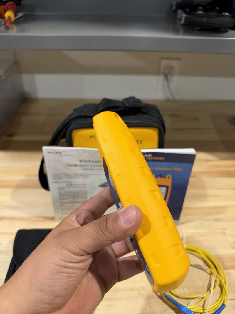 FLUKE NETWORKS FIBER ONESHOT PRO W/ VISUAL FAULT LOCATOR (TESTED)