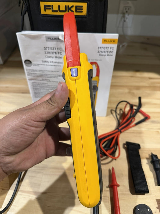 FLUKE 378 FC NON-CONTACR VOLTAGE CLAMP METER W/ LEADS & CASE - SHIPS FAST