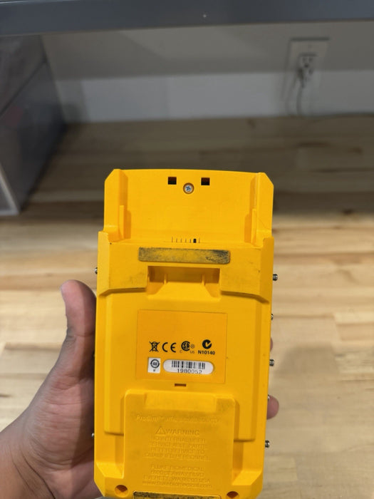 FLUKE PROSIM 4 VITAL SIGNS SIMULATOR (NO BATTERY) READ DESCRIPTION / FOR PARTS