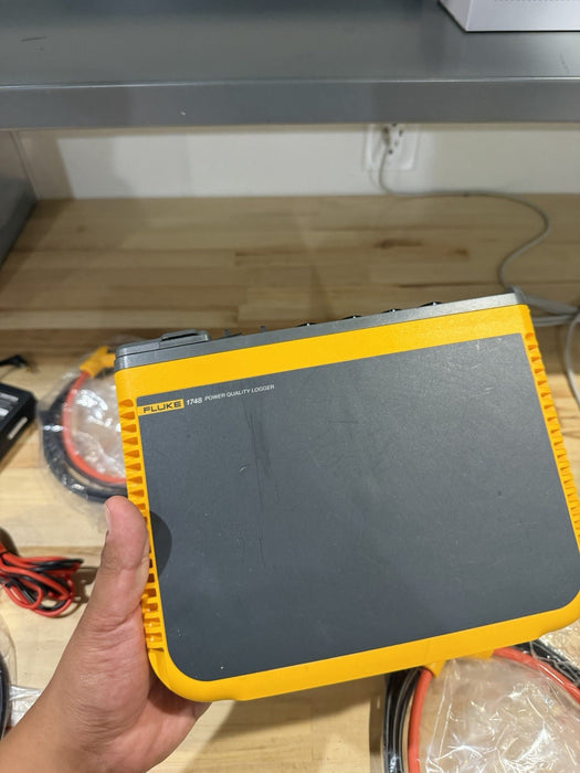 FLUKE 1748 3 PHASE POWER QUALITY LOGGER & ACCESSORIES (TESTED) - FREE SHIPPING
