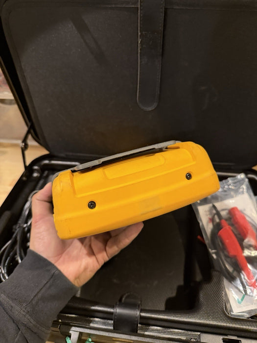 FLUKE 190-202 SCOPEMETER 2CH 200MHZ 2.5GS/S W/ ACCESSORIES (TESTED) SHIPS FREE