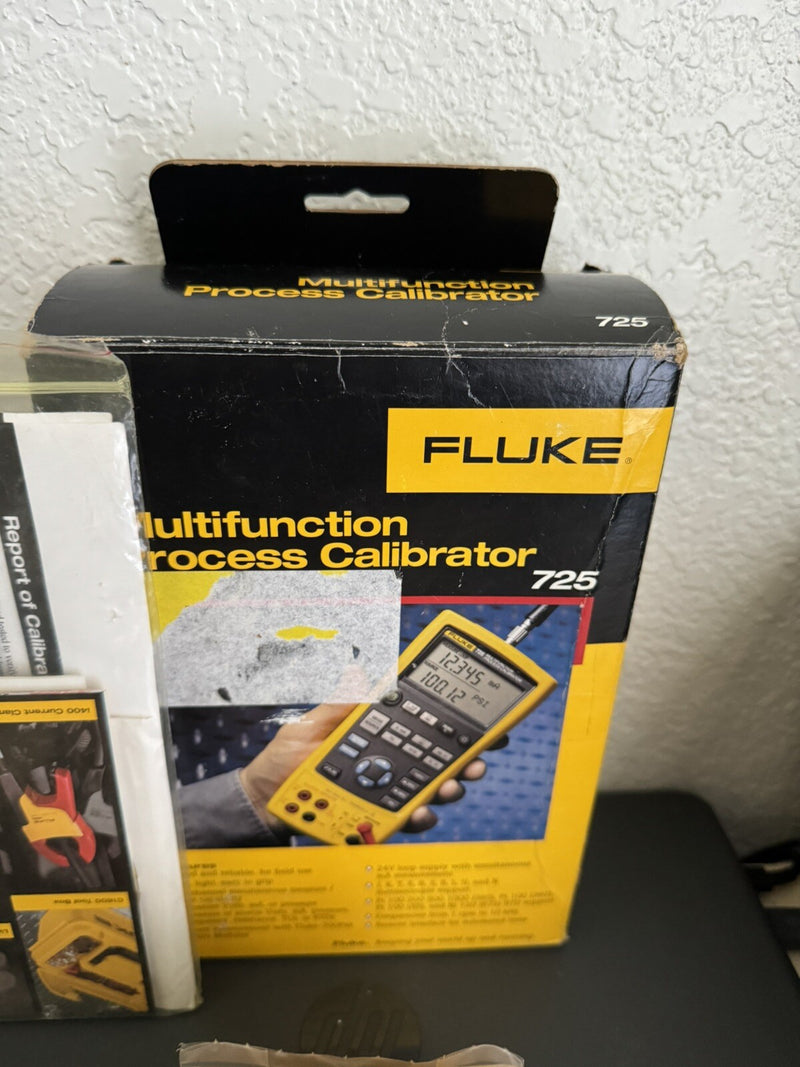 FLUKE 725 MULTIFUNCTION PROCESS CALIBRATOR WITH LEADS BOX