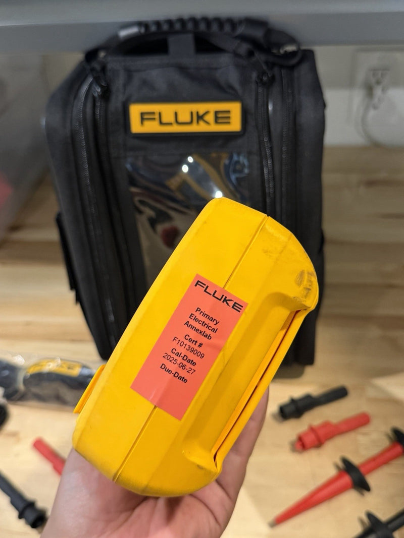 FLUKE 753 DOCUMENTING PROCESS CALIBRATOR WITH ACCESSORIES CALIBRATED 2025
