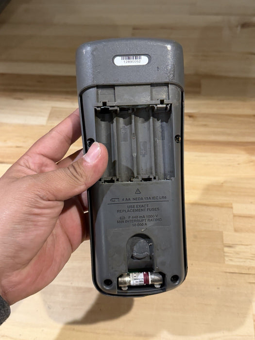 FLUKE 1587 INSULATION TESTER (PARTS ONLY) DOESN’T WORK