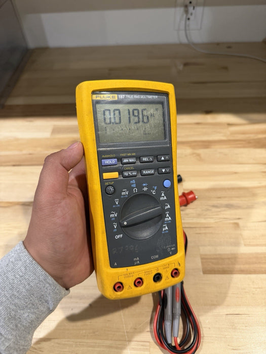 FLUKE 187 TRUE RMS MULTIMETER W/ LEADS (TESTED) SHIPS FAST