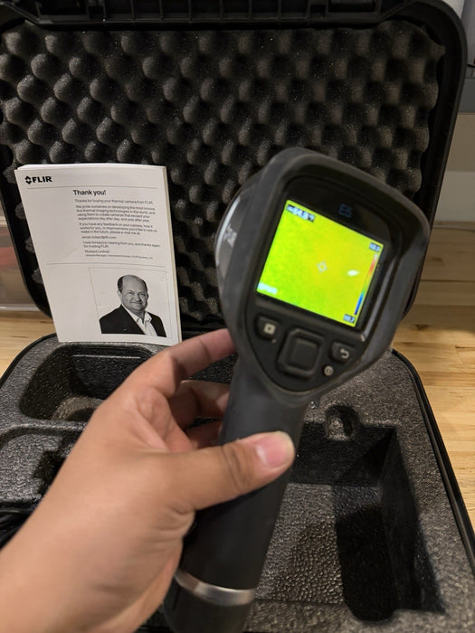 FLIR E5 THERMAL IMAGING CAMERA W/ BATTERY & CHARGER - SHIPS FAST