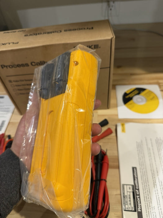 FLUKE 724 TEMPERATURE CALIBRATOR METER / NEW SEALED - FREE SHIPPING (TESTED) NEW