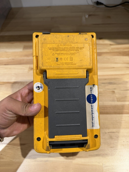 FLUKE 744 DOCUMENTING PRCESS CALIBRATOR (PARTS ONLY) FOR PARTS - DOESN’T WORK