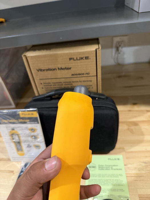 FLUKE 805 FC VIBRATION METER W / ACCESSORIES (NEW FACTORY SEALED) SHIPS FAST