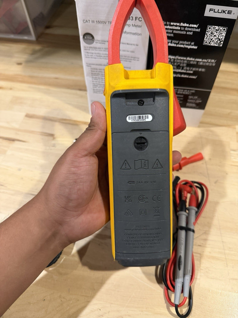 FLUKE 393 FC CAT III 1500V TRMS CLAMP METER W/LEADS TESTED