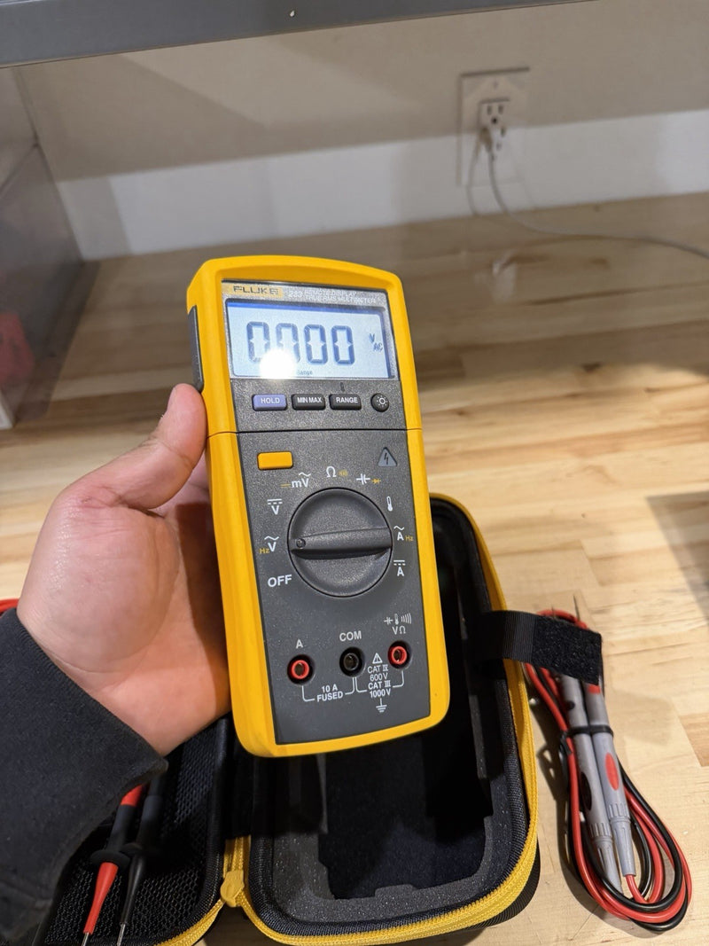 FLUKE 233 KIT REMOTE DISPLAY AUTOMOTIVE DIGITAL MULTIMETER