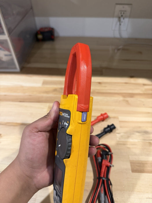 FLUKE 376 AC/DC TRUE RMS WIRELESS CLAMP METER W /LEADS & CLIPS -SHIPS FAST