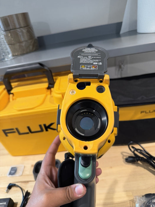FLUKE TI480PRO IR CAMERA 60HZ 640 X 480 2 BATTERIES W/ CHARGE & CASE -SHIPS FREE