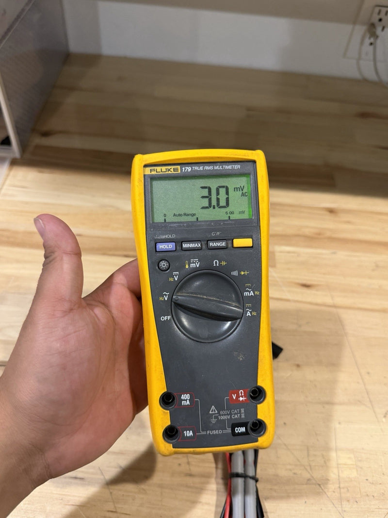 FLUKE 179 MULTIMETER W/ LEADS & CLIPS (SHIPS FAST)