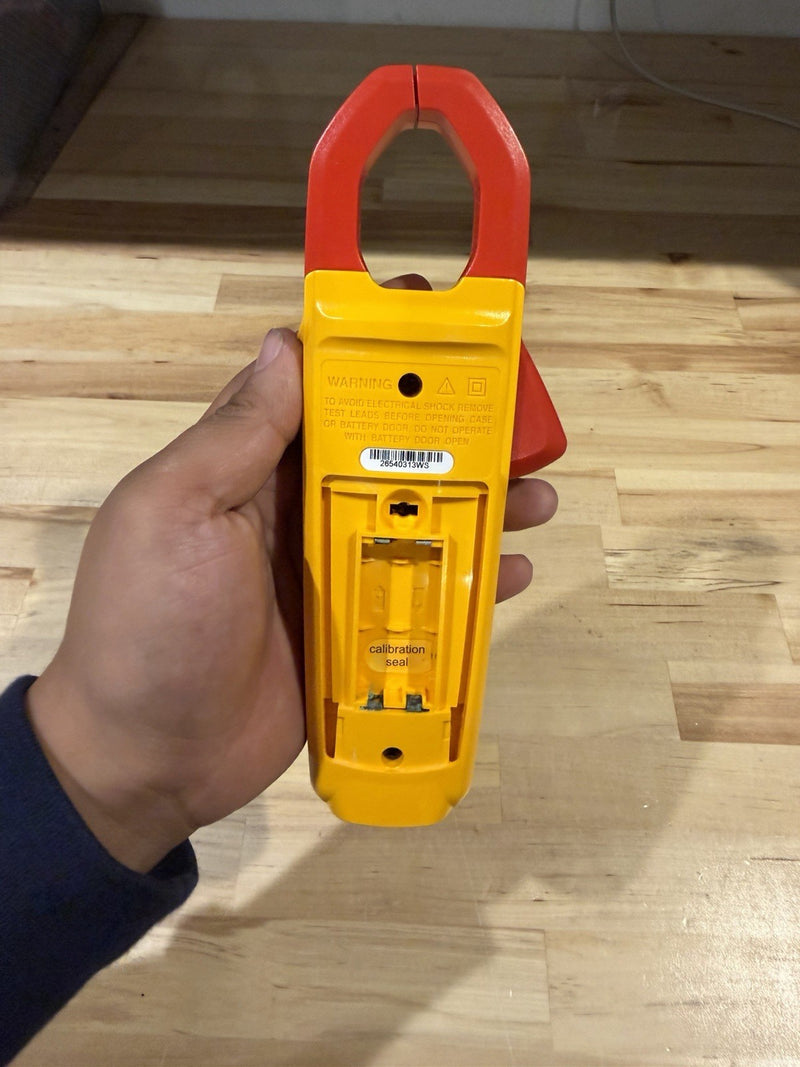 FLUKE 323 TRUE RMS CLAMP METER FOR PARTS