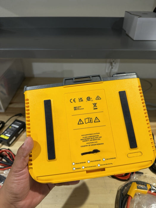 FLUKE 1748 3 PHASE POWER QUALITY LOGGER & ACCESSORIES (TESTED) - FREE SHIPPING