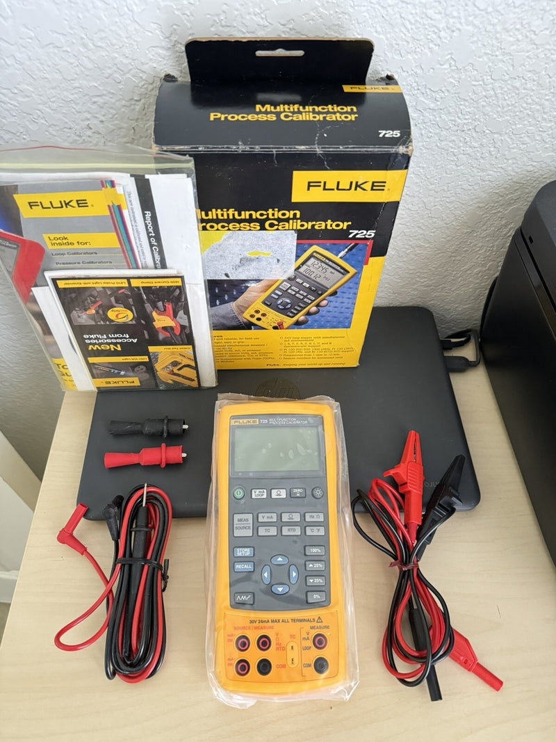 FLUKE 725 MULTIFUNCTION PROCESS CALIBRATOR WITH LEADS BOX