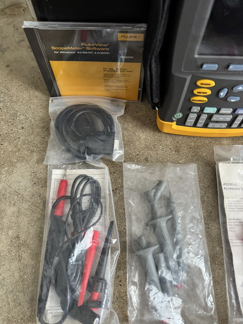 FLUKE 199 SCOPEMETER OSCILLOSCOPE 200MHZ 2.5GS/S WITH VARIOUS LEADS AND PROBES