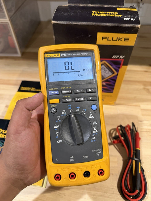 FLUKE 87 IV TRUE RMS MULTIMETER W/ LEADS & CLIPS (TESTED) SHIPS FAST
