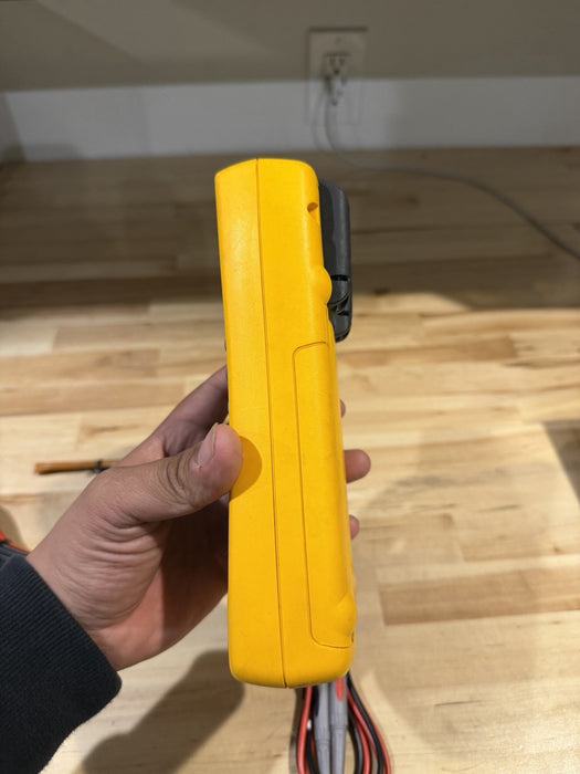 FLUKE 189 TRUE RMS MULTIMETER WITH LEADS AND CLIPS TESTED
